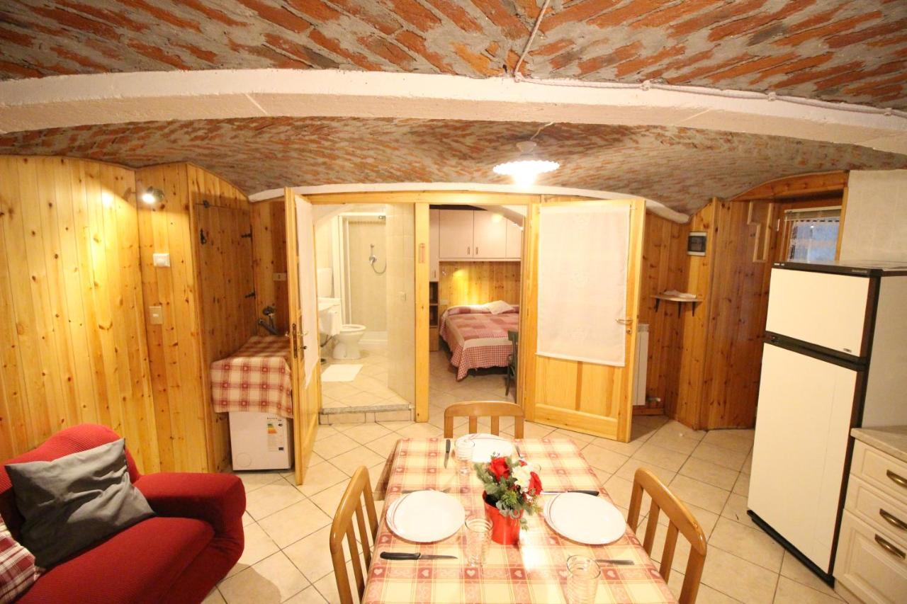 L'Ermellino Bilocale In Centro - Affitti Brevi Italia Apartment Brusson Luaran gambar