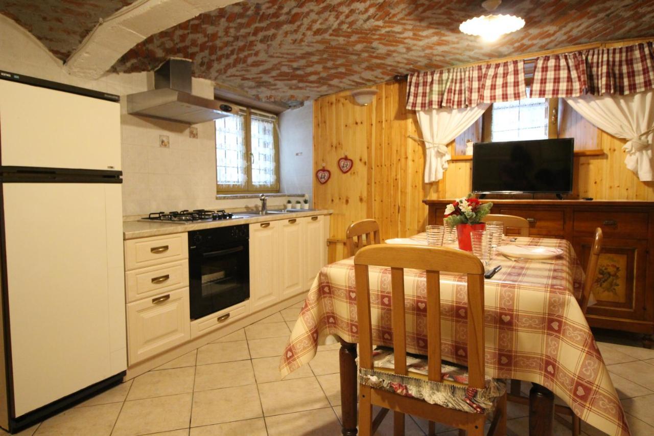 L'Ermellino Bilocale In Centro - Affitti Brevi Italia Apartment Brusson Luaran gambar