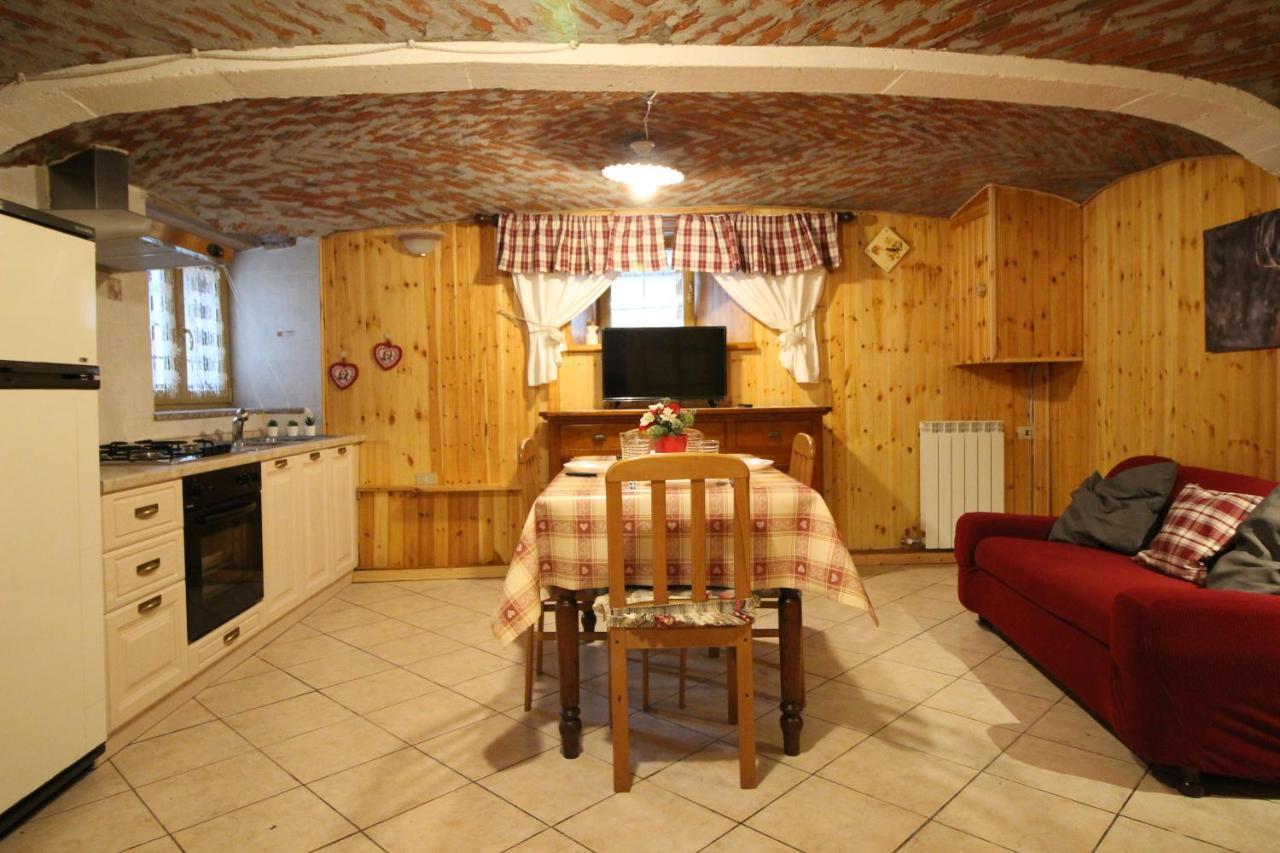 L'Ermellino Bilocale In Centro - Affitti Brevi Italia Apartment Brusson Luaran gambar